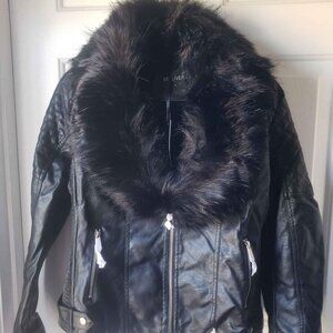 Cool new black faux leather jacket with faux fur collar M